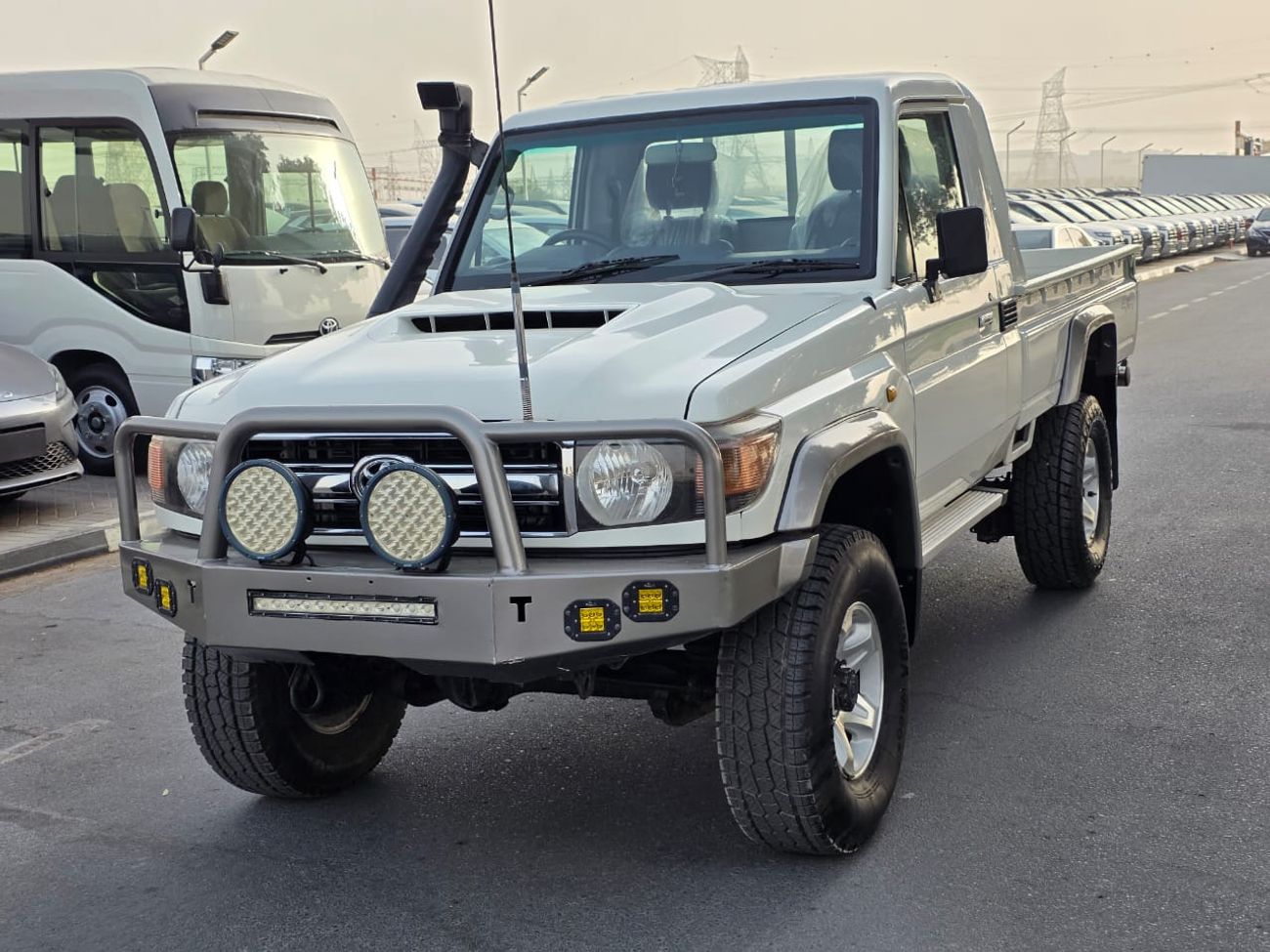 تويوتا لاند كروزر بيك آب diesel 4.5 liter ,right hand drive 2017 model V8 only for export available