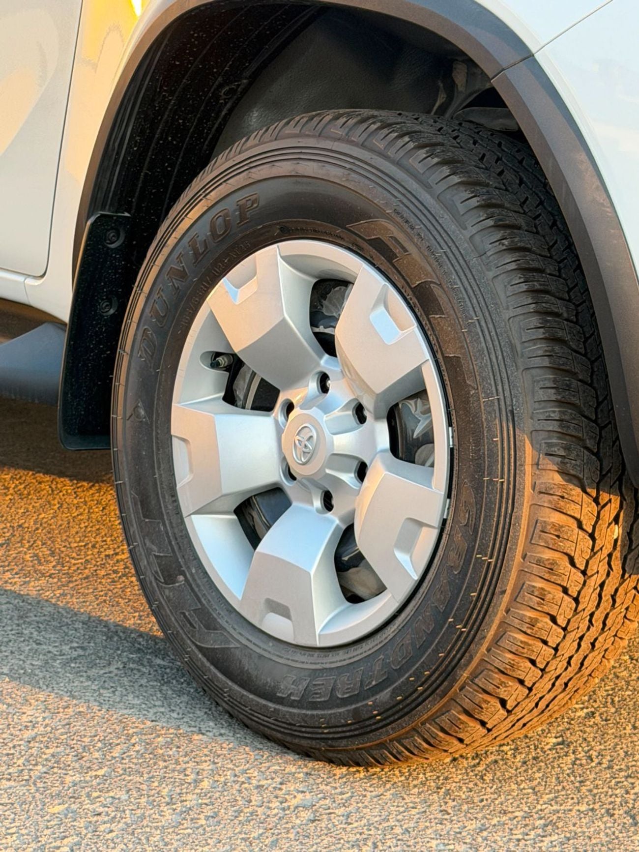 Toyota Fortuner SR5 2.7L PETROL A/T 7 SEATER