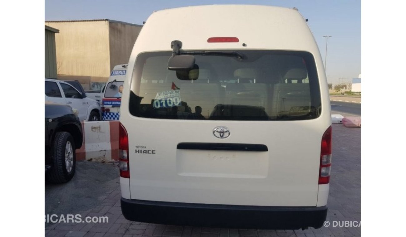 Toyota Hiace 14 SEATS / PETROL / MANUAL