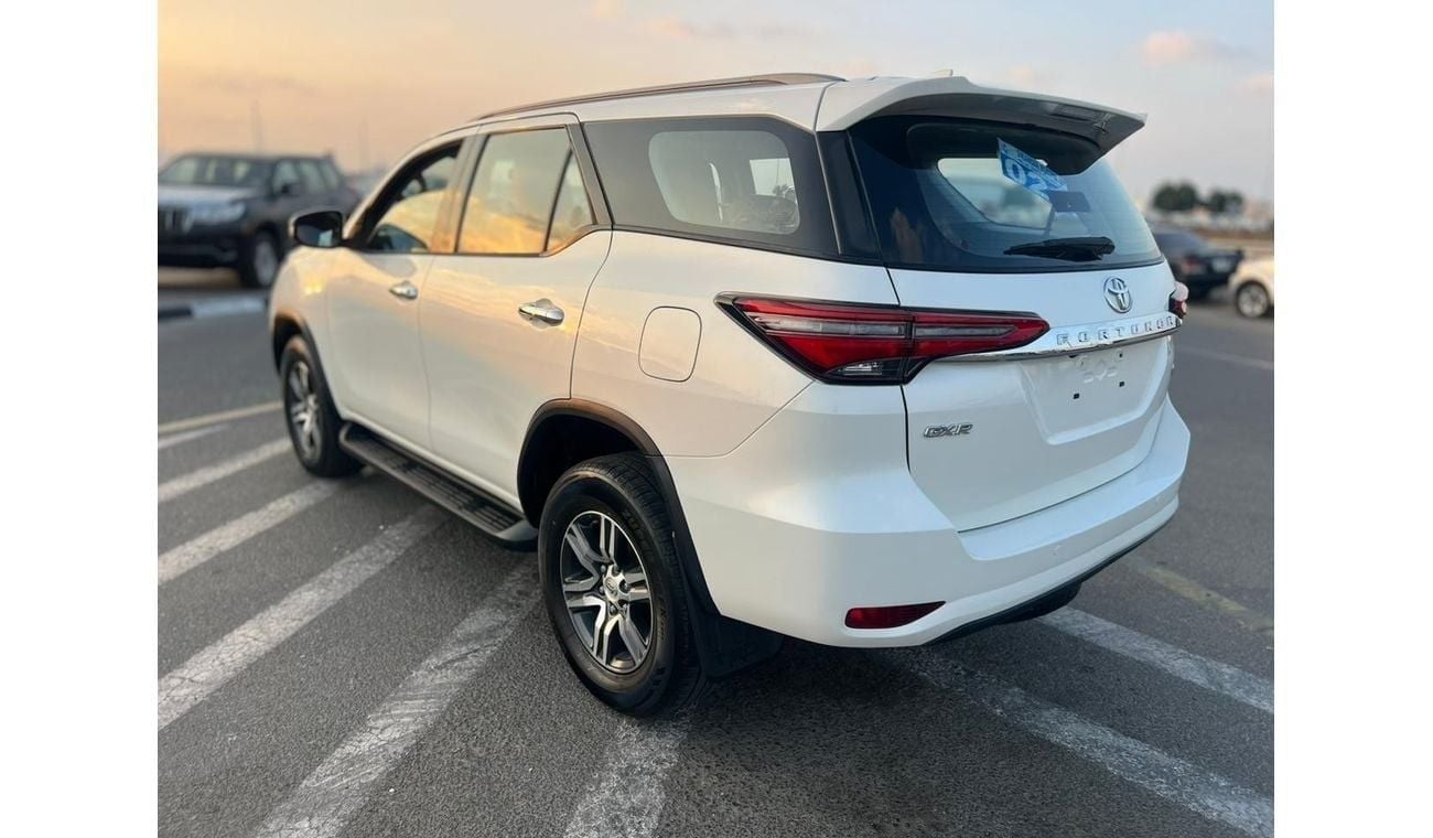 Toyota Fortuner 2017 TOYOTA FORTUNER GXR V6 4X4  FULL OPTION - PUSH START - LEATHER SEATS - REAR CAM - STEERING GEAR