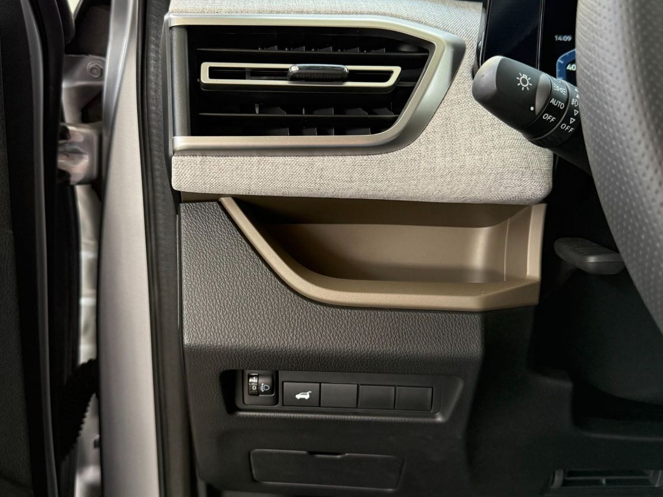 ميتسوبيشي Xforce MITSUBISHI XFORCE 1.5  PREMIUM **EXPORT ONLY**التصدير فقط خارج الخليج***