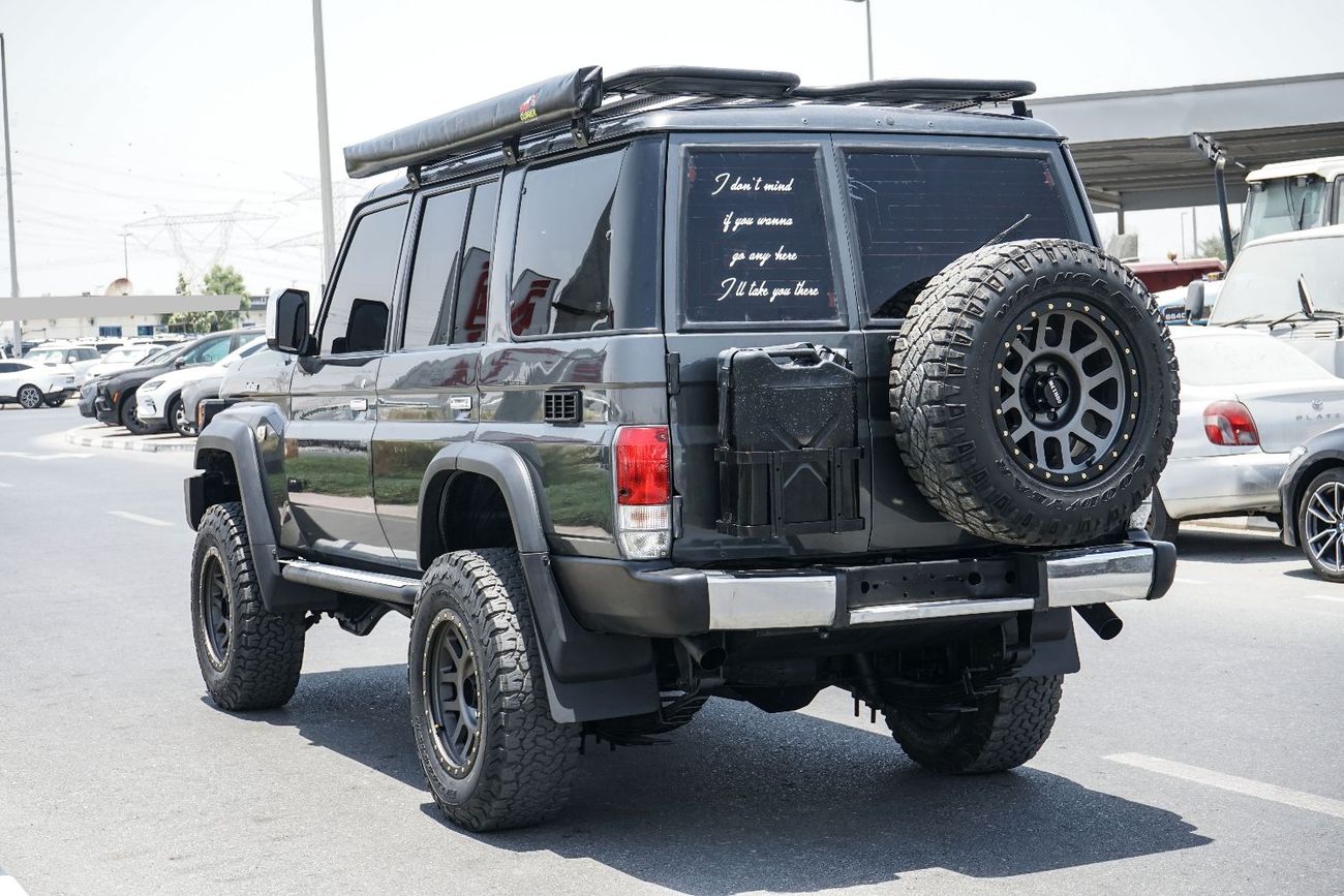 Toyota Land Cruiser 70