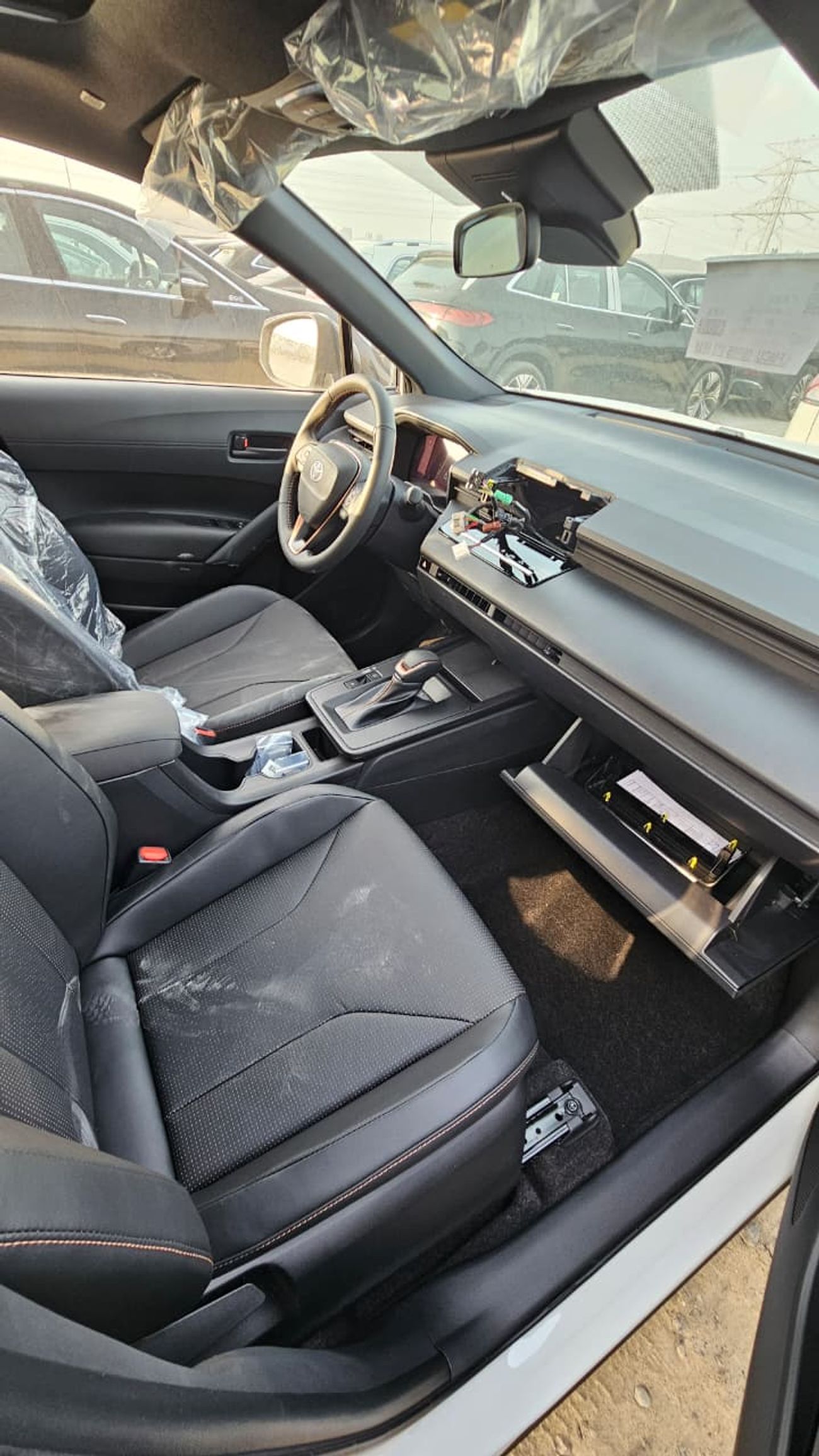 تويوتا كورولا كروس Toyota Corolla Cross Toyota Corolla Cross 2.0L HYBRIDElite AT 2026 NEW SHAPE ELECTRIC CHAIR- SUNROOF