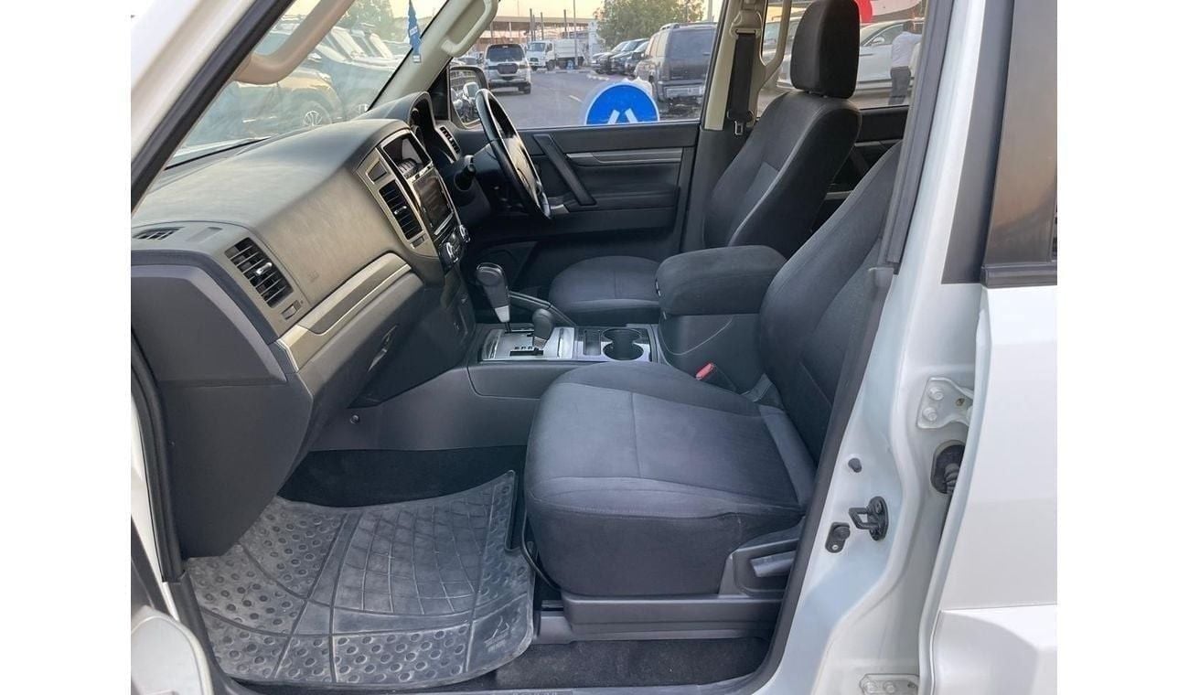 Mitsubishi Pajero GLS MIDLINE Diesel 3.2 Liter Right Hand Drive Automatic 7 Seater Leather sea
