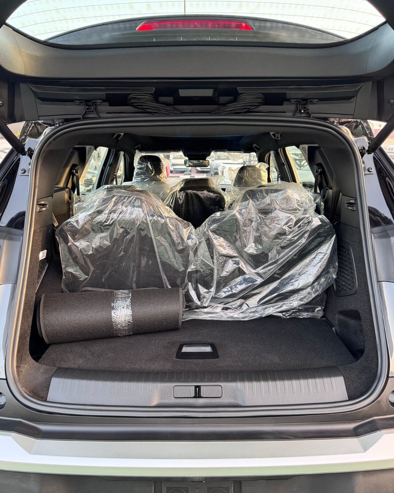 Peugeot 5008 NEW PEUGEOT 5008 GT - 1.6T - (2025 MODEL) GCC specs