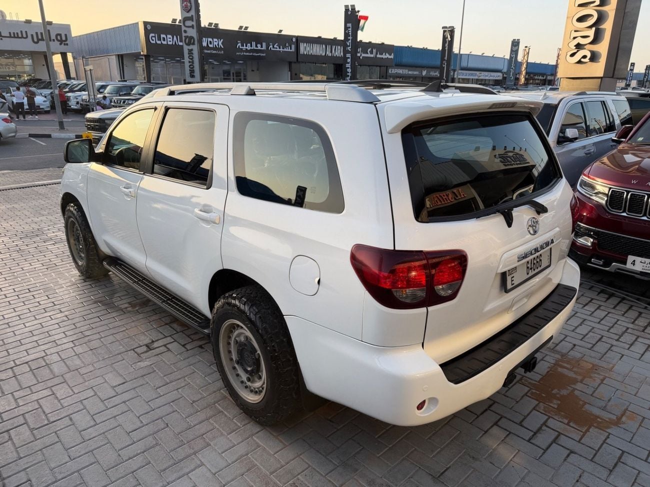 Toyota Sequoia SR5 (NON GCC)