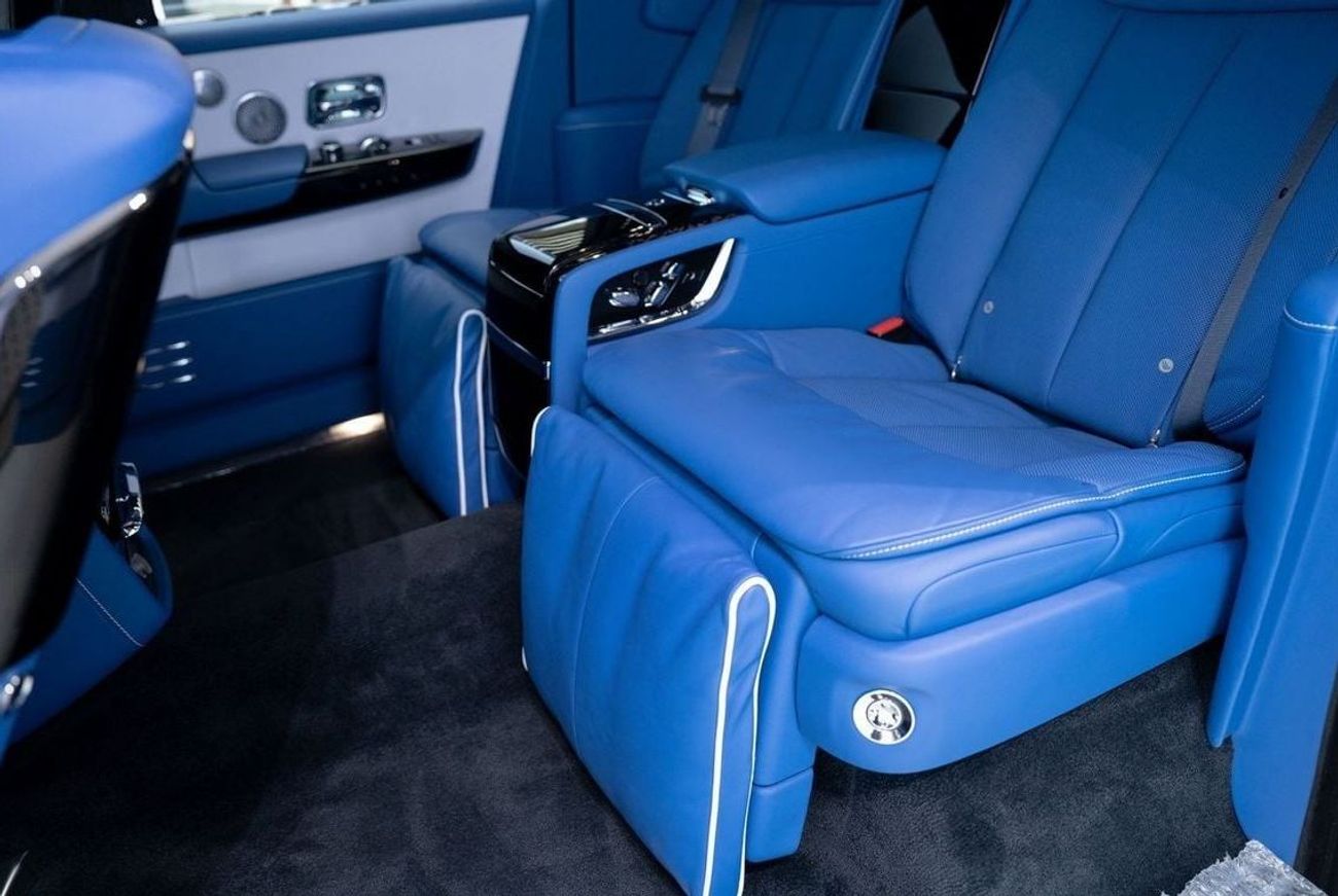 Rolls-Royce Phantom EWB 6.8L