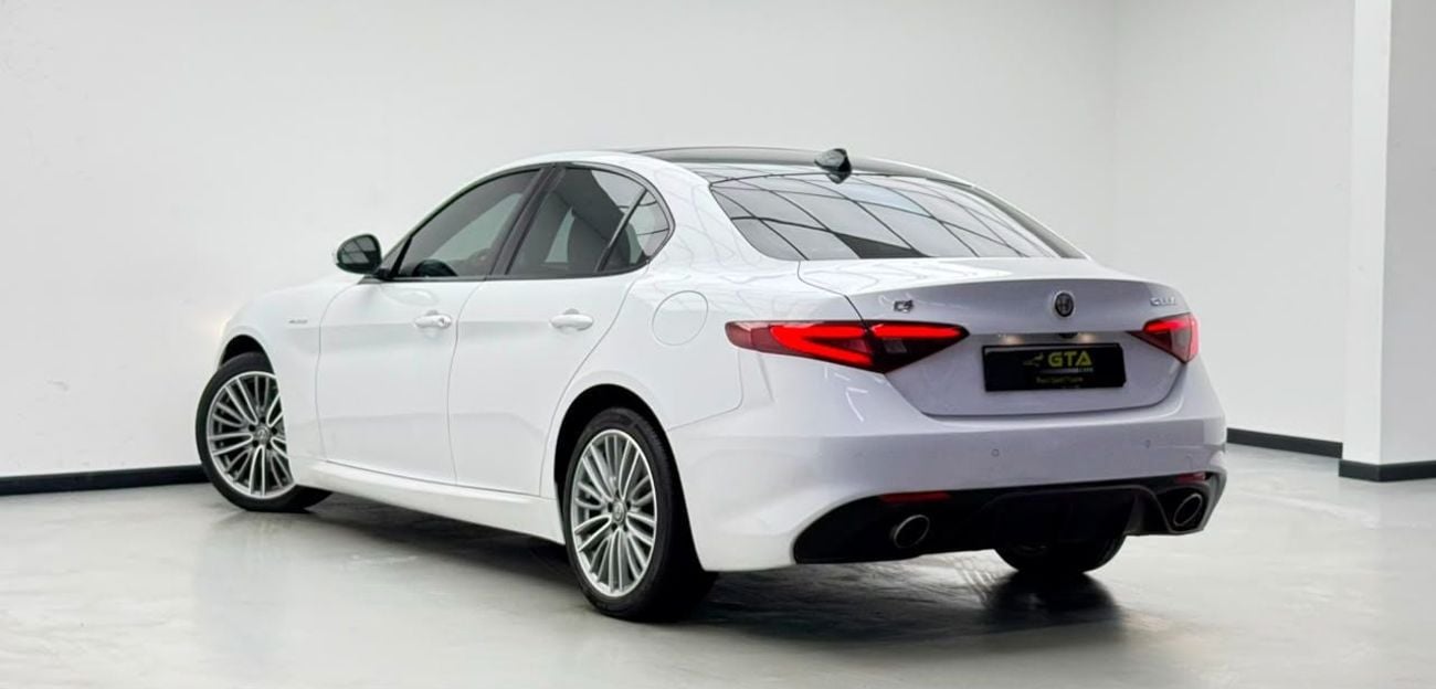 Alfa Romeo Giulia VELOCE 2018 Alfa Romeo Giulia Veloce Q4, Full Service History, Fully Loaded, Excellent Condition, GCC