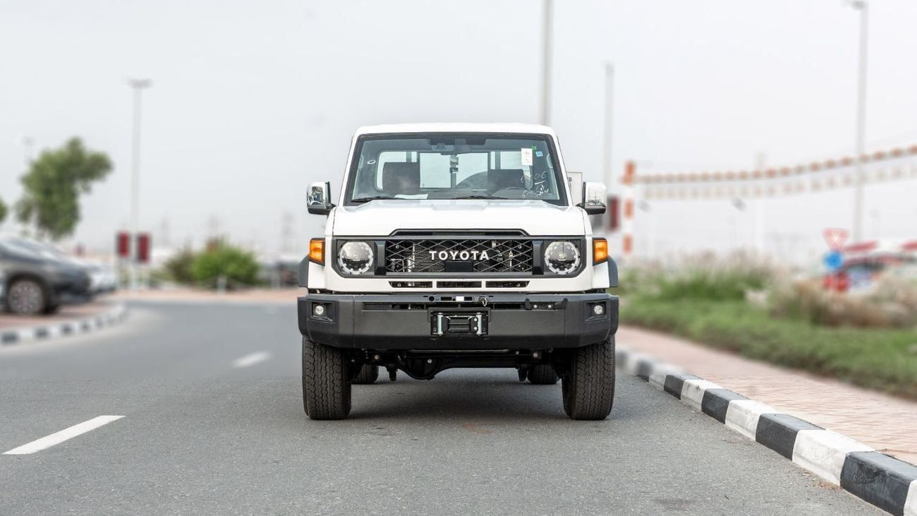 تويوتا لاند كروزر بيك آب 2026 Toyota LC79 2.8L AT Diesel Full Option (White-Brown)
