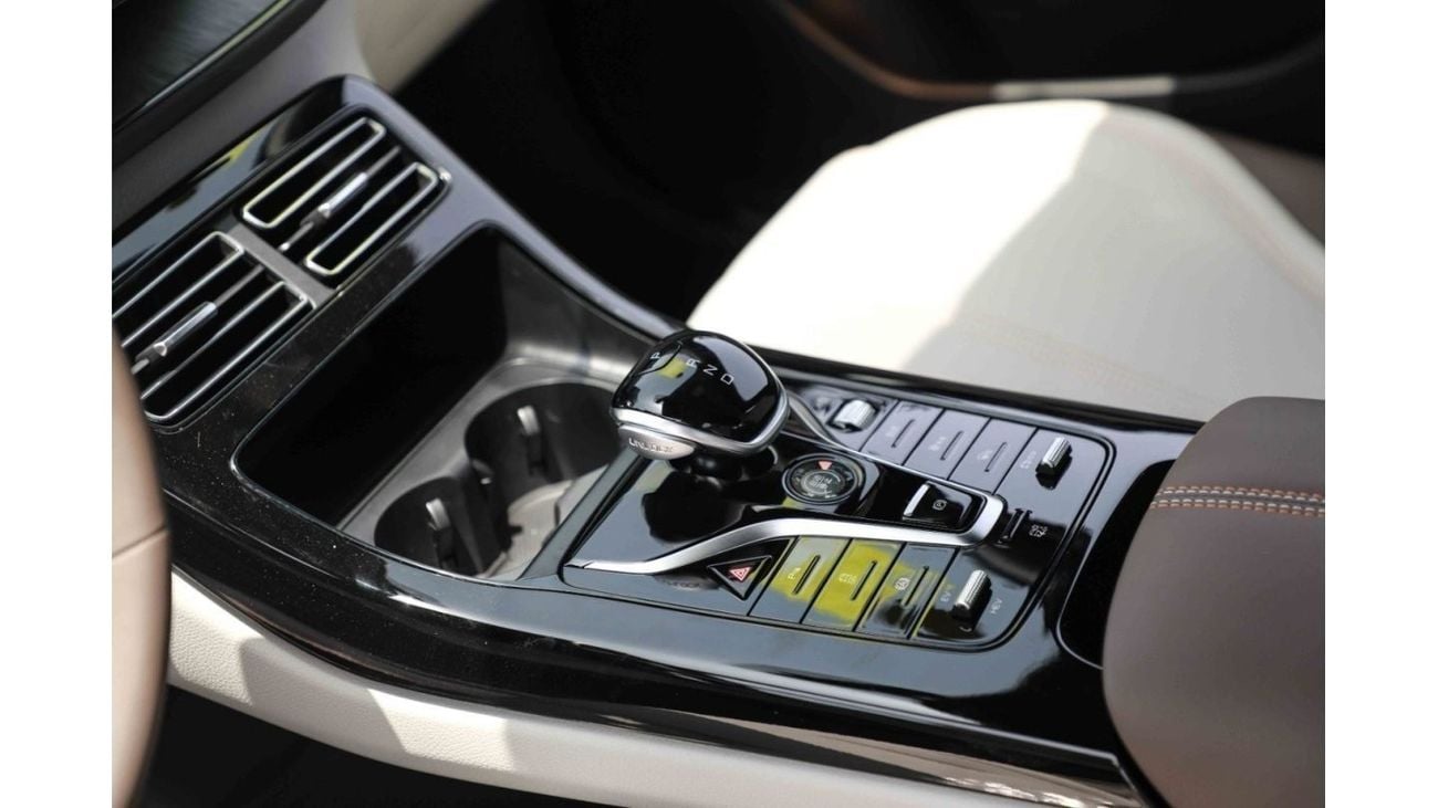 بي واي دي كين بلاس 2024 BYD Qin Plus DM-i Honor Lead 1.5 plug-in Hybrid - رمادي من الداخل بني | للتصدير فقط