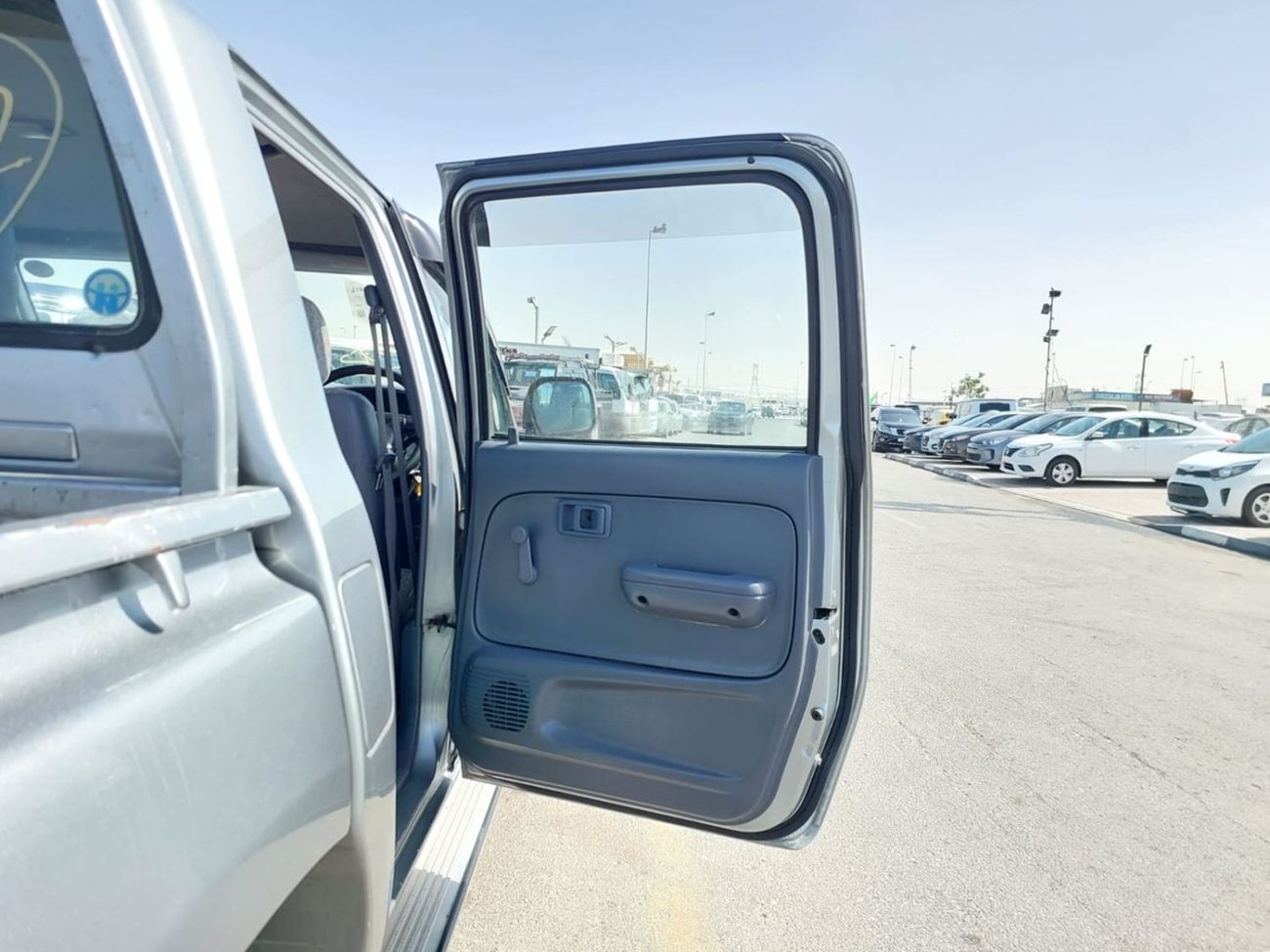 تويوتا هيلوكس TOYOTA HILUX PICKUP RHD 2003 MODEL 3.0 L DIESEL MANUAL(PM28598)