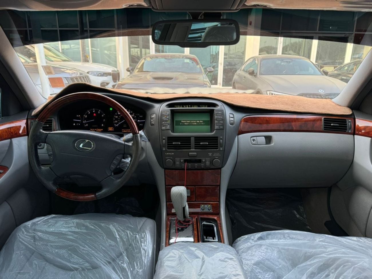 لكزس LS 430 لكزس LS430 وارد 2004 بحاله ممتازه السياره بدون اى اعطال