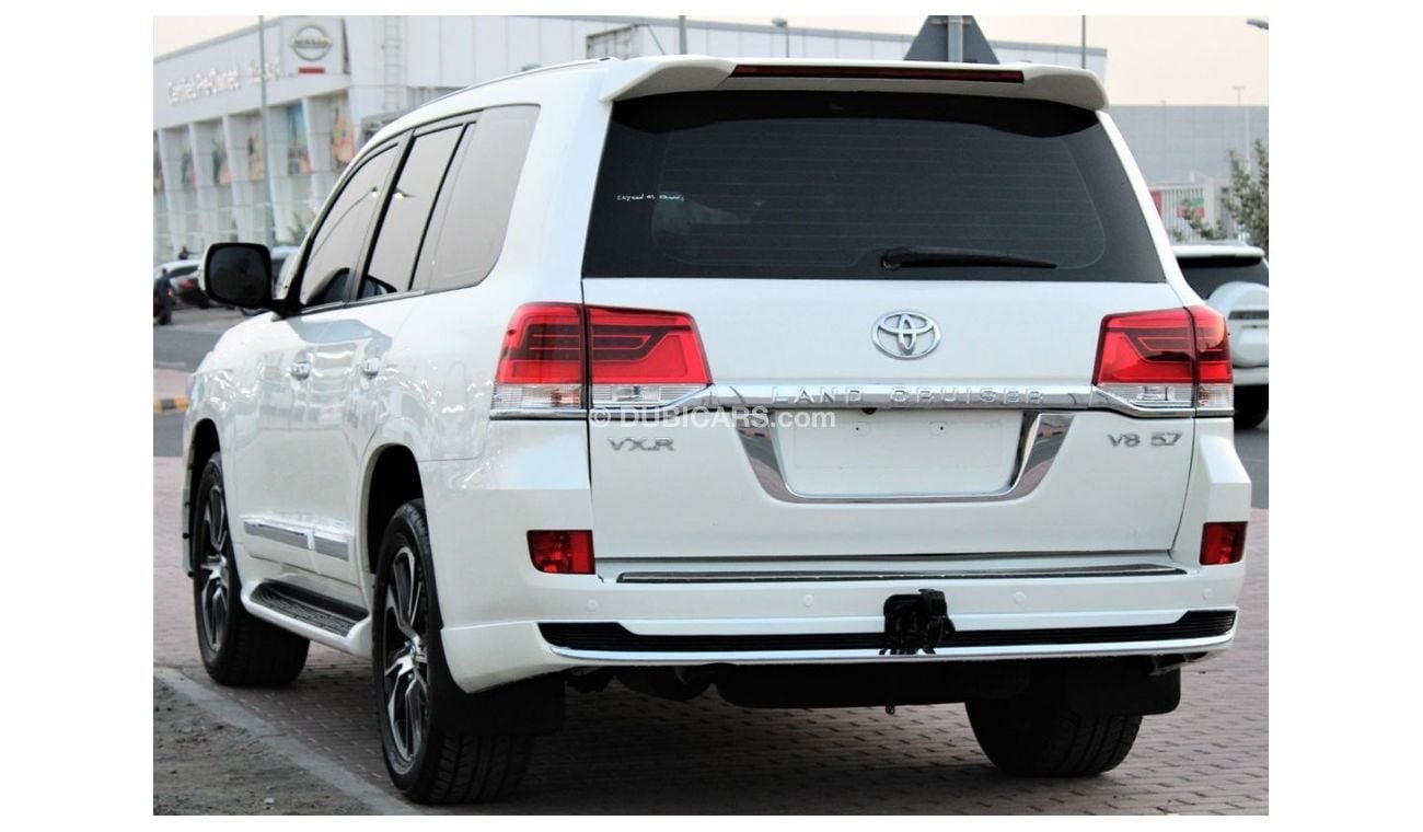تويوتا لاند كروزر تويوتا لاند كروزر 2015 VXR V8 محول كامل 2020 رقم 1 فل أوبشن خليجي بحالة ممتازة بدون حوادث نظيفه جدا