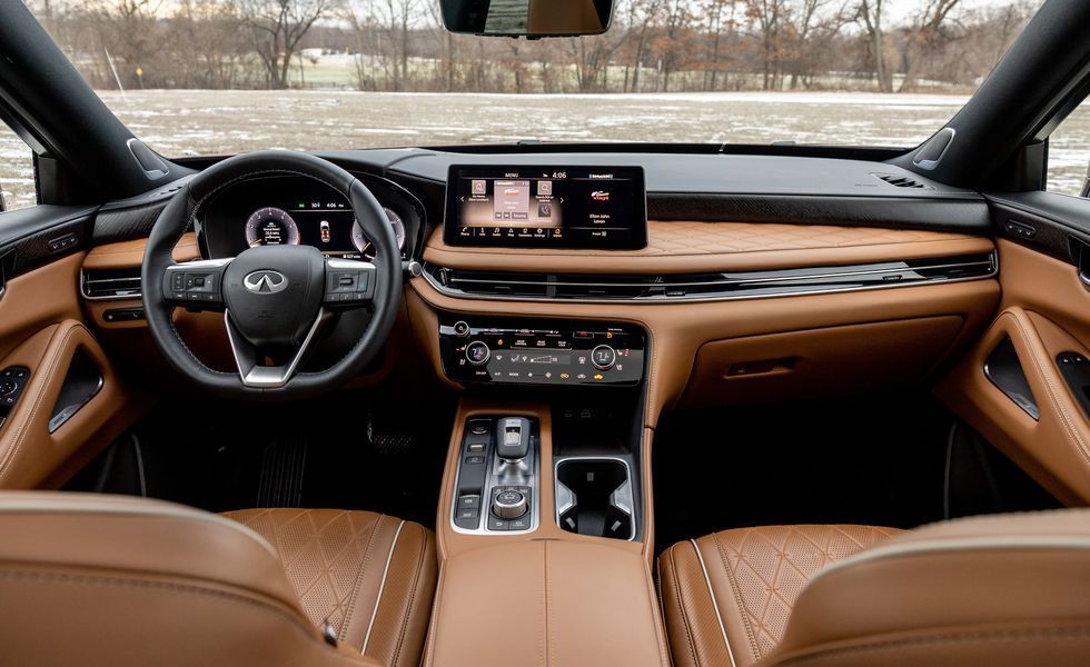 Infiniti Q60 interior - Cockpit