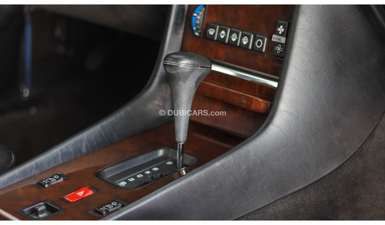 Mercedes-Benz 560 SL