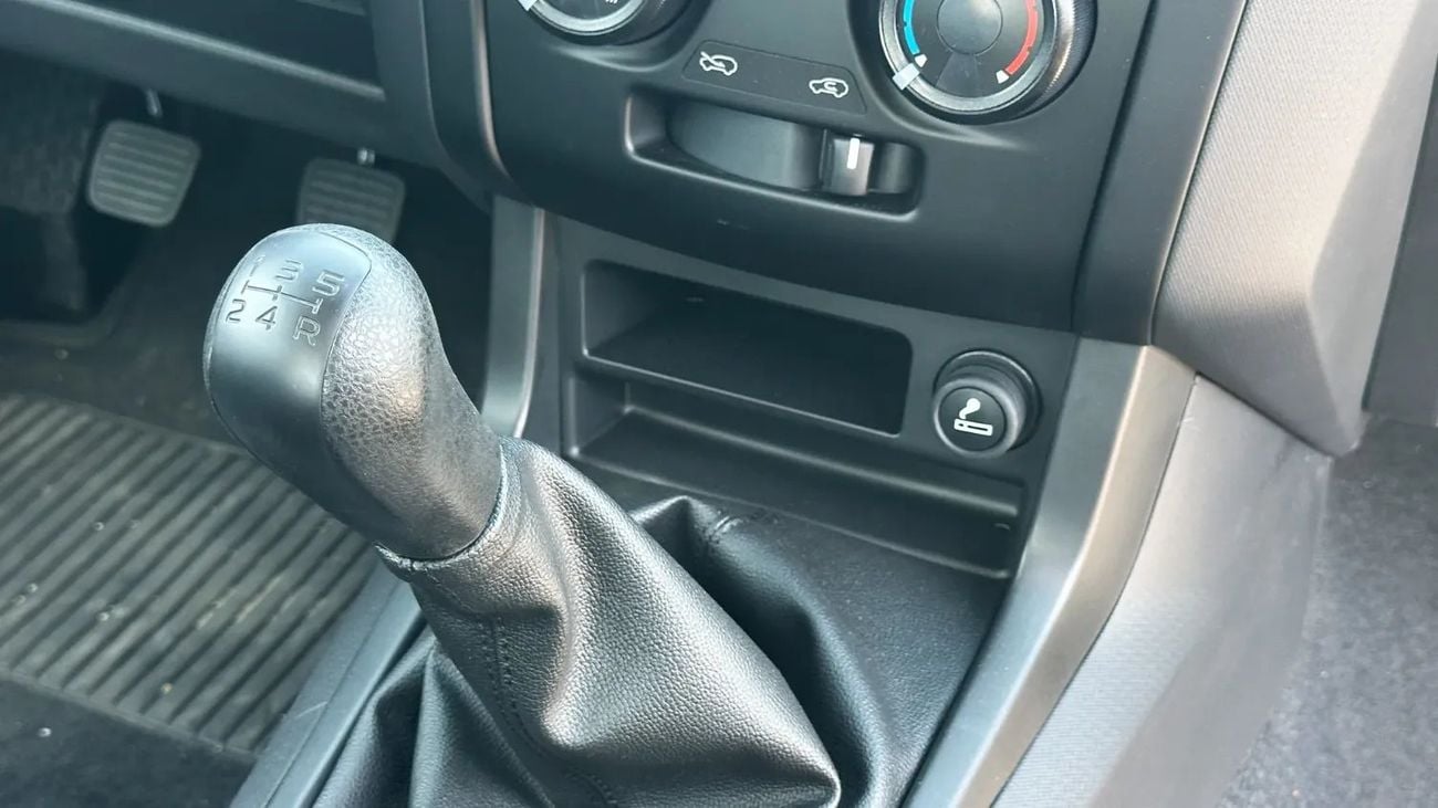 إيسوزو D ماكس ISUZU/D-MAX/2.5L DSL DC 4X4, PWR, Alloy Wheel, ABS, Remote ,MT