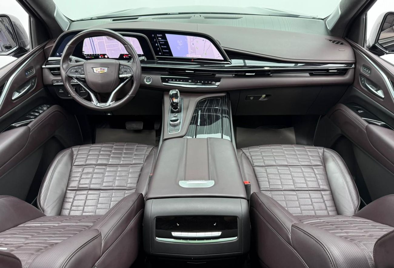 كاديلاك إسكالاد Escalade-V 6.2L 2023 Cadillac Escalade V, 2027 Cadillac Warranty + Service Pack, Very Low Km, 7 Seat