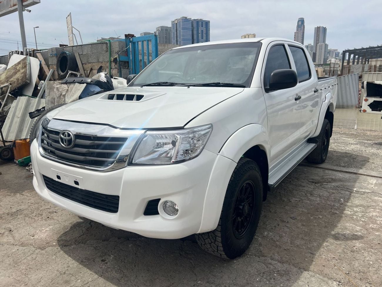 Toyota Hilux DLX RIGHT HAND DRIVE ONLY FOR EXPORT