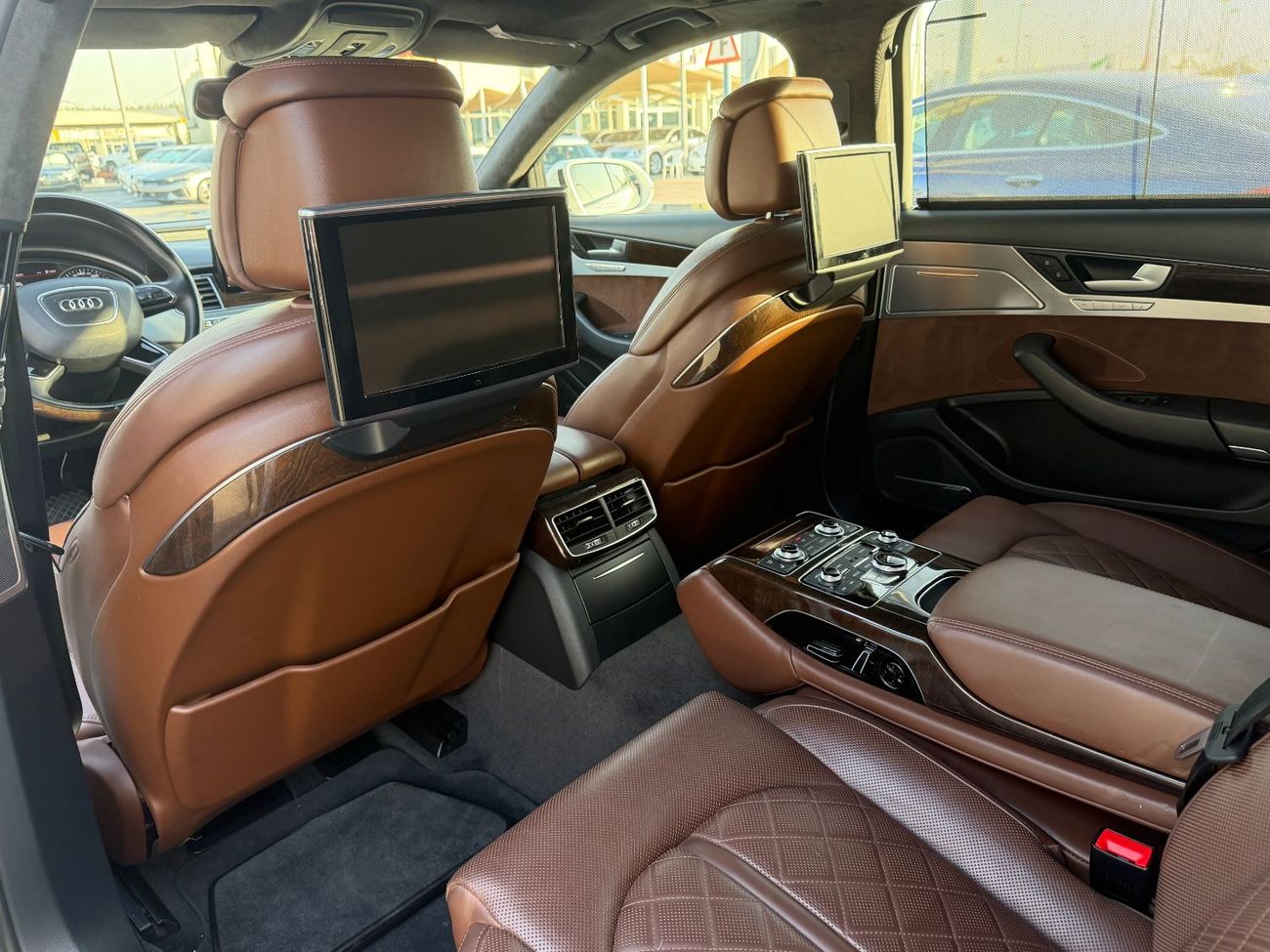 Audi A8 L 60 TFSI quattro 4.0L (454 HP)