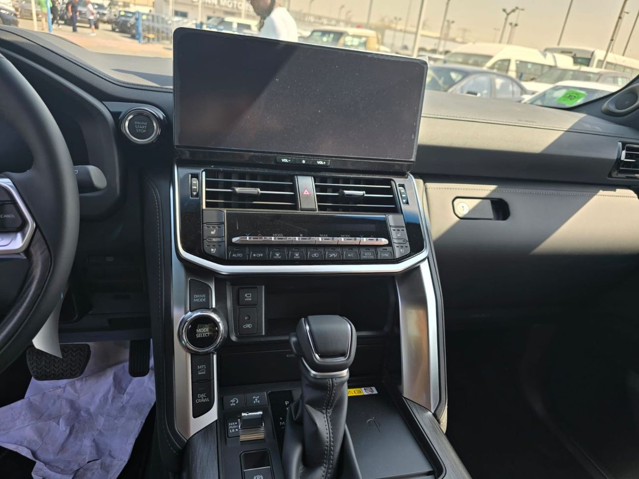 تويوتا لاند كروزر تويوتا لاندكروزر LC300 موديل 2026 فئة VXR محرك 3.5 لتر – اللون الأبيض