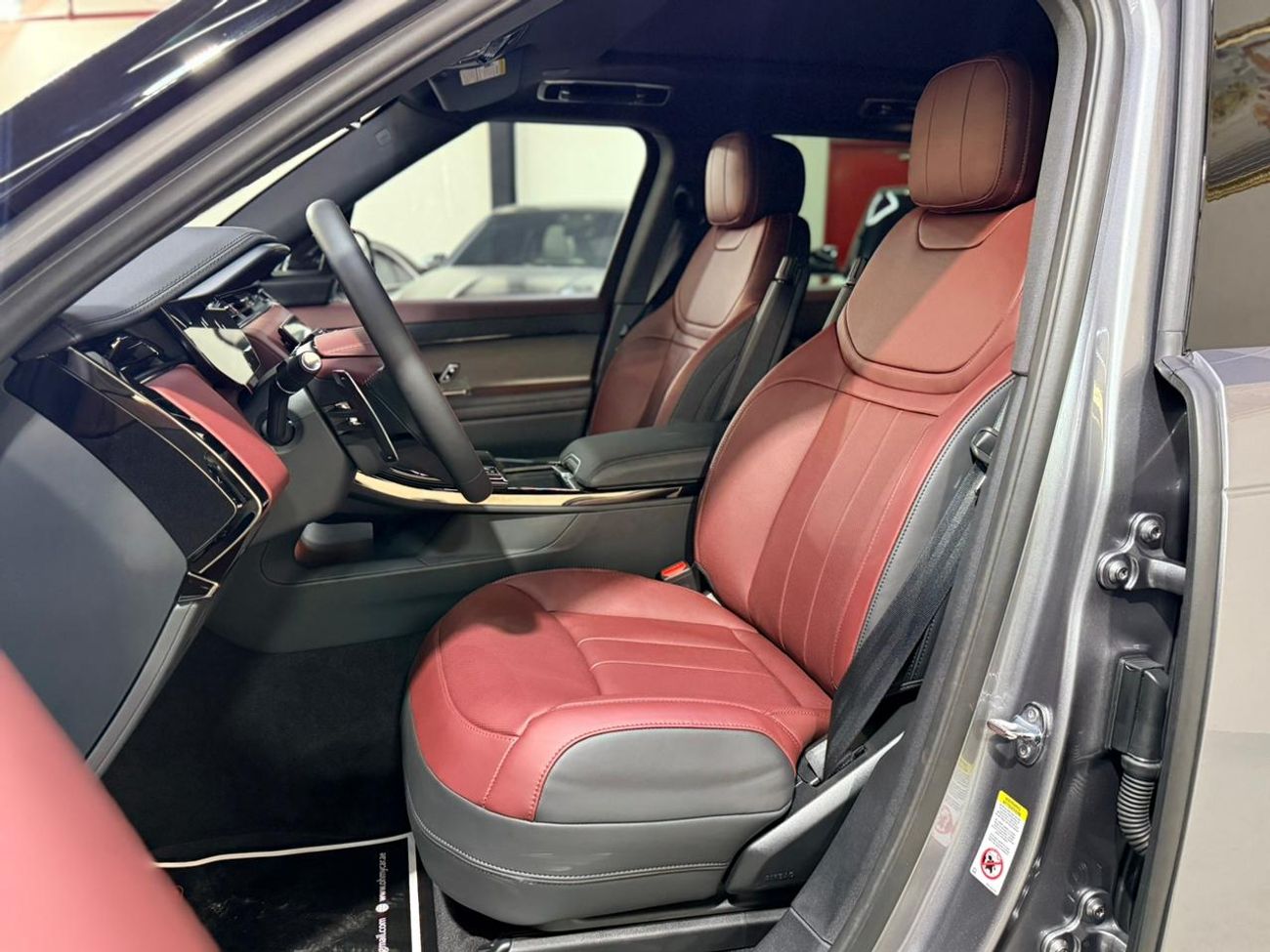 لاند روفر رينج روفر سبورت P400 DYNAMIC HSE 2025