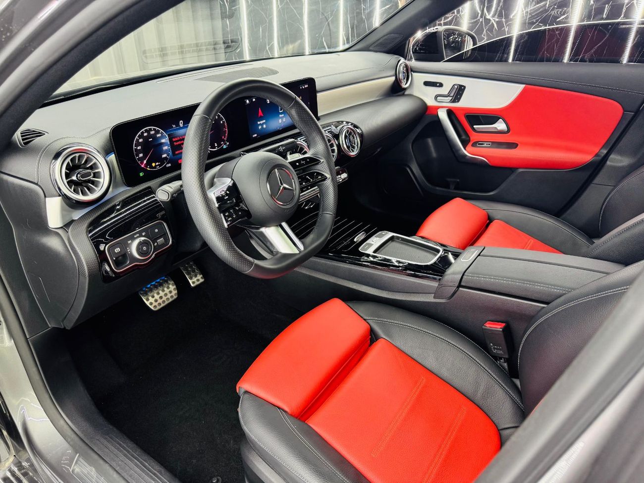 مرسيدس بنز A 200 AMG 2025 Mercedes Benz A200 AMG, Mercedes Warranty, Very Low Kms, Excellent Condition, GCC