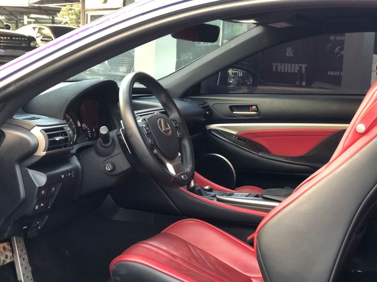 لكزس RC F بلاتينوم