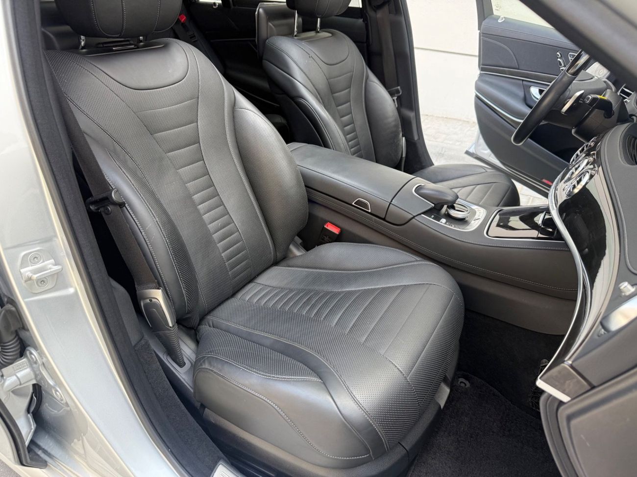 Mercedes-Benz S 500 AMG 4.7L AMG Line* Low Mileage*Chauffeur*TV*Massage*Panoramic Roof