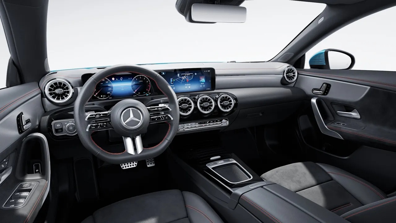 Mercedes-Benz CLA 35 AMG interior - Cockpit