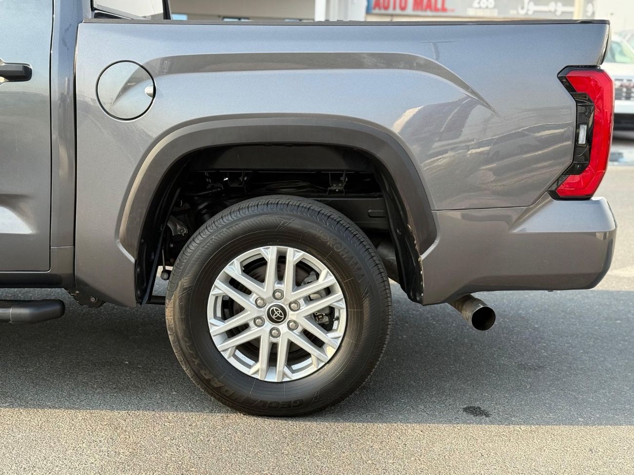 Toyota Tundra 4WD 2024