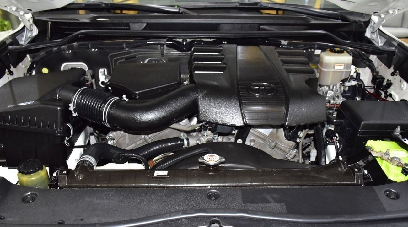 تويوتا لاند كروزر EXCELLENT DEAL for our Toyota Land Cruiser GXR ( 2018 Model ) in White Color GCC Specs