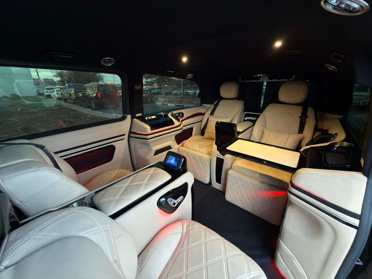 مرسيدس بنز V 250 GCC SPEC NEAT AND CLEAN