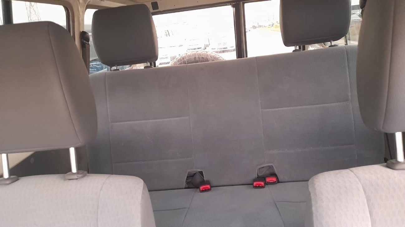 تويوتا لاند كروزر Right-Hand drive 3 door troop carrier V8 1VD diesel manual