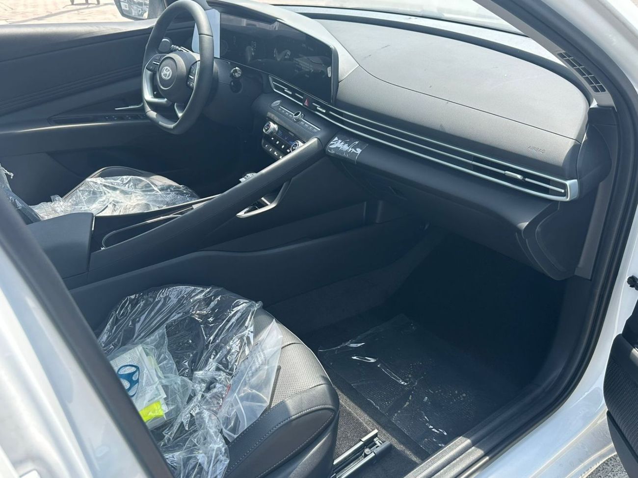 Hyundai Elantra 1.5 LUXURY PREMIUM , BIG SCREEN, SEAT HEATING, ELECTRIC SEAT, LEATHER SEAT, FULL OPTION,MODEL 2025