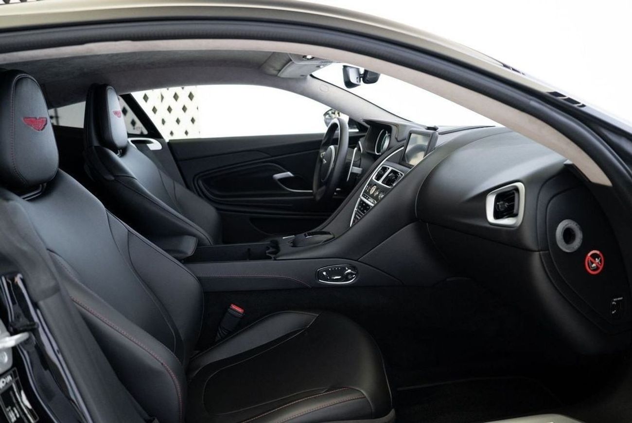 أستون مارتن DB11 Std 4.0L