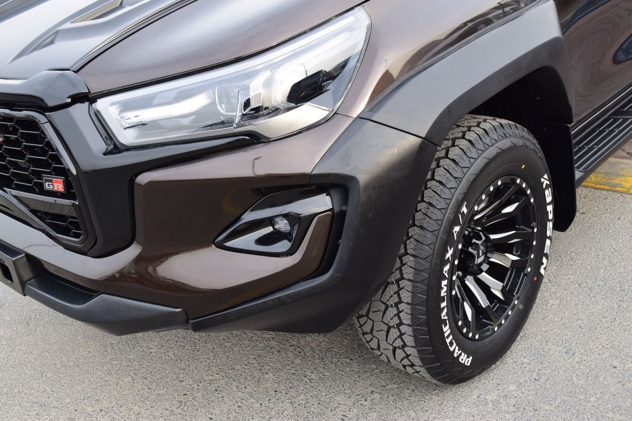 تويوتا هيلوكس 4X4 DIESEL 2.8L Right Hand (Export Only)