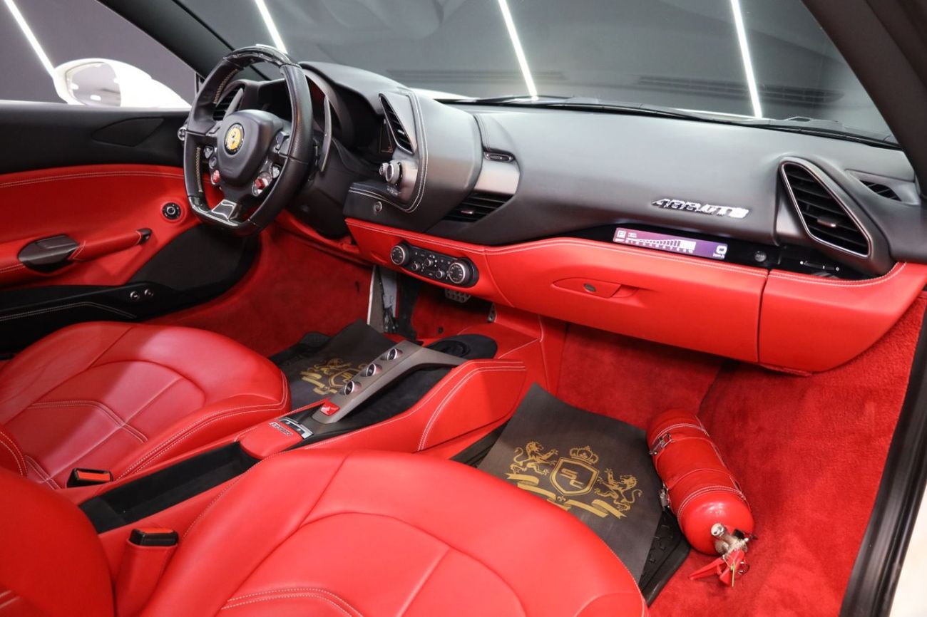 فيراري 488 Std 3.9L GTB, Bianco Avus Exterior, Passenger Display, Very Low KM, GCC Spec!!