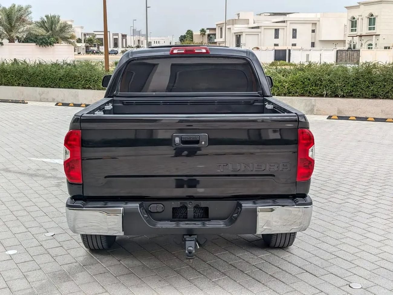 Toyota Tundra CrewMax Limited | 5.7L i-Force V8 | Full Size Luxury Pickup
