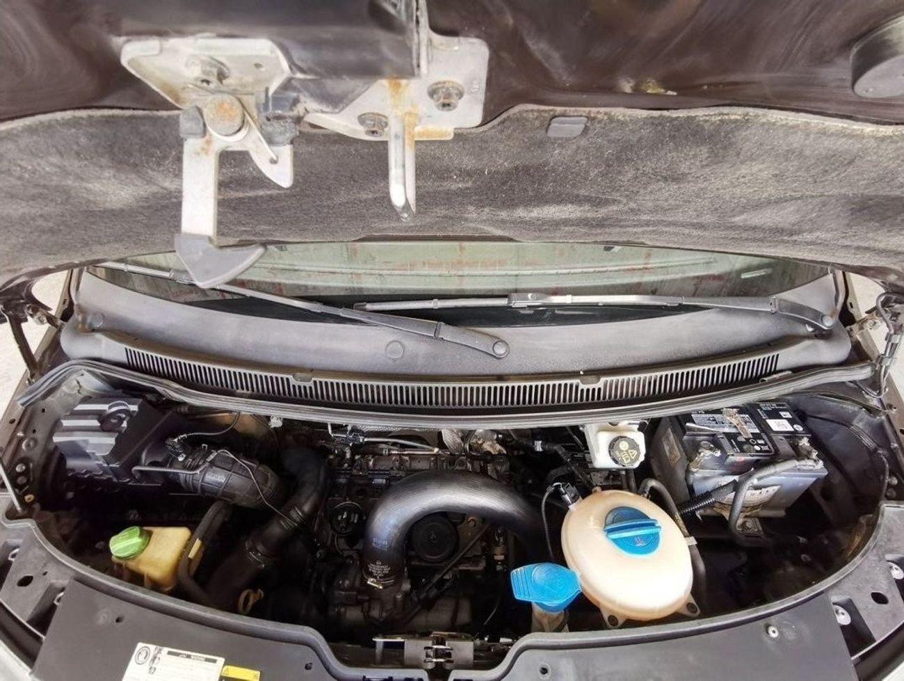 Volkswagen T6 Transporter Volkswagen Transporter LONG Wheel Base AUTOMATIC 2015 Model GCC Specs With Full Service History In P