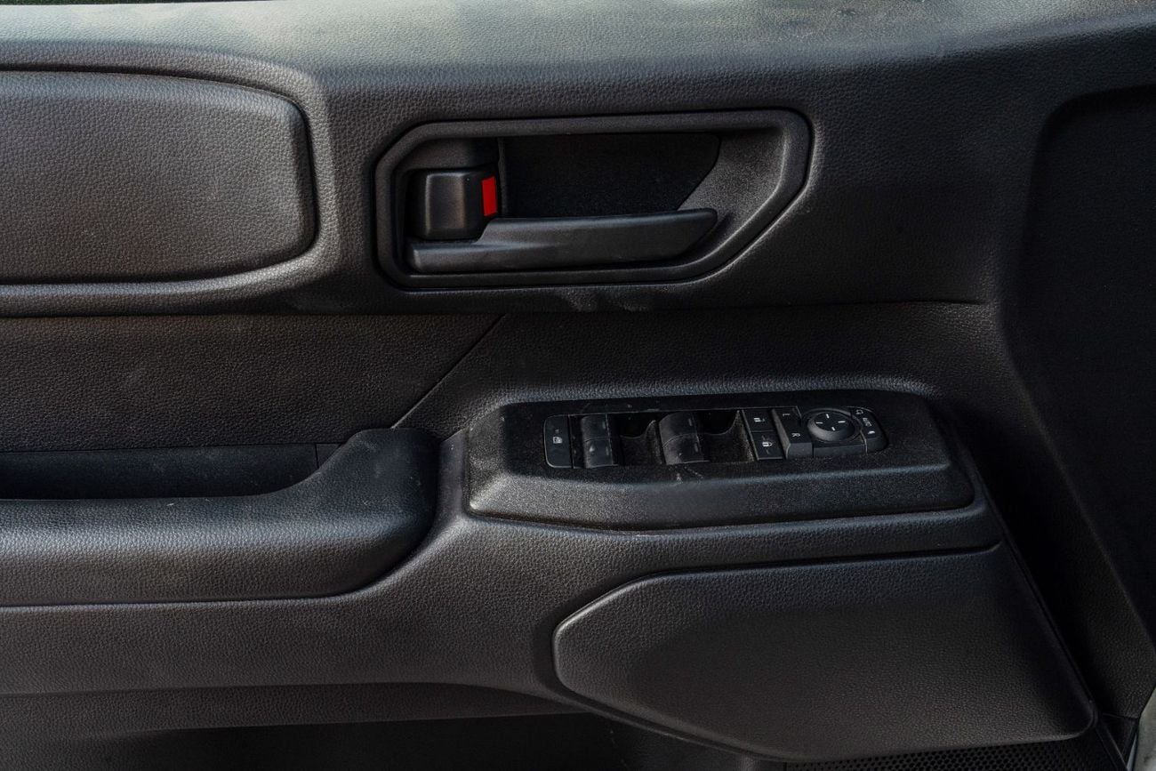 تويوتا برادو 2026 Toyota Prado 2.4L AT Petrol (White-Black) Mid Option