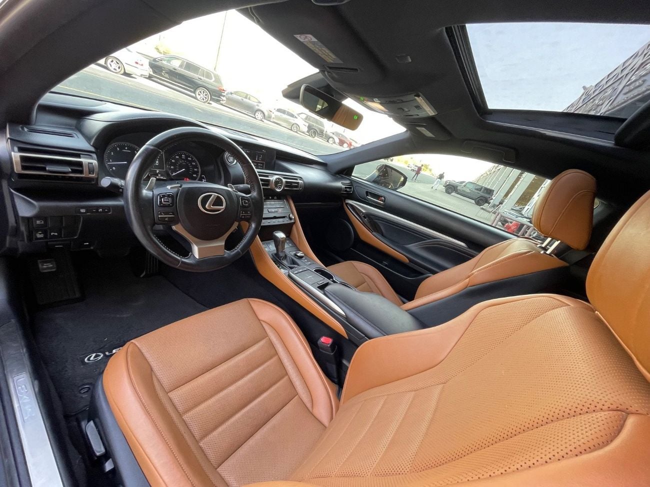 لكزس RC 350 F SPORT PLATINUM 3.5L V6 / SUNROOF / RADAR / REAR WHEEL DRIVE / BIG RIMS / COOLING AND HEATING SEATS