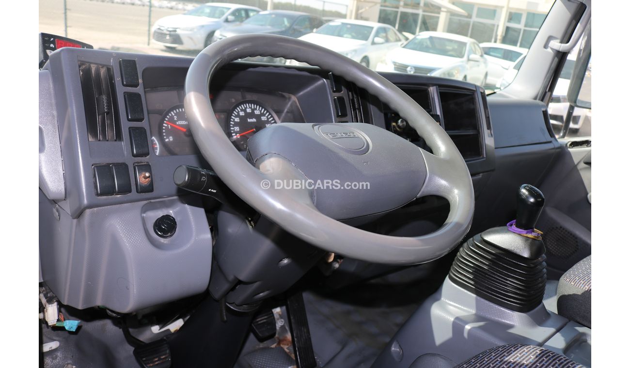 Isuzu NPR CHILLER TRUCK WITH INSULATED BOX WITH GCC SPECS 2015