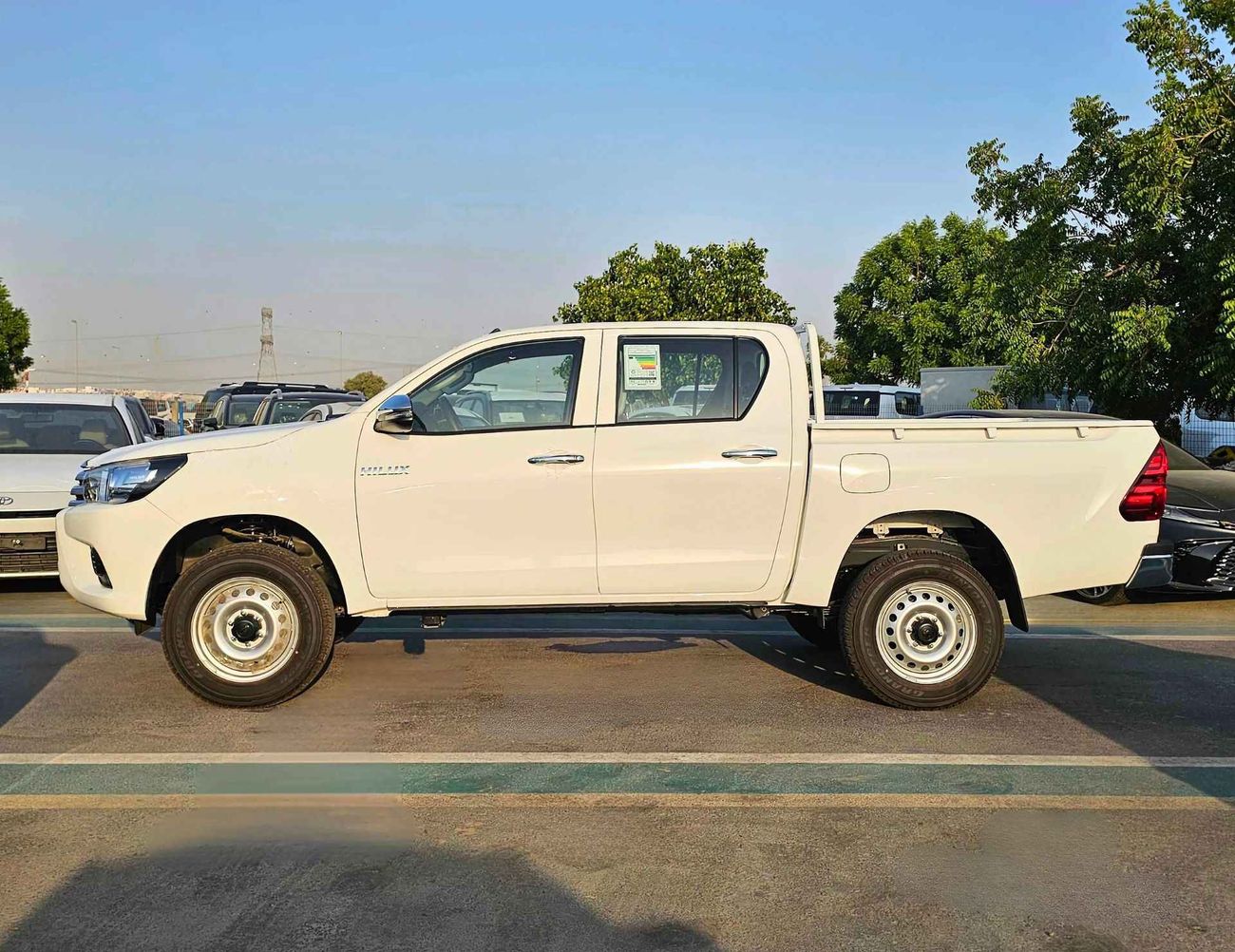 Toyota Hilux DLX-G / NARROW BODY / A/T / 2.4L V4 DIESEL / 4WD (CODE # DLX-G)