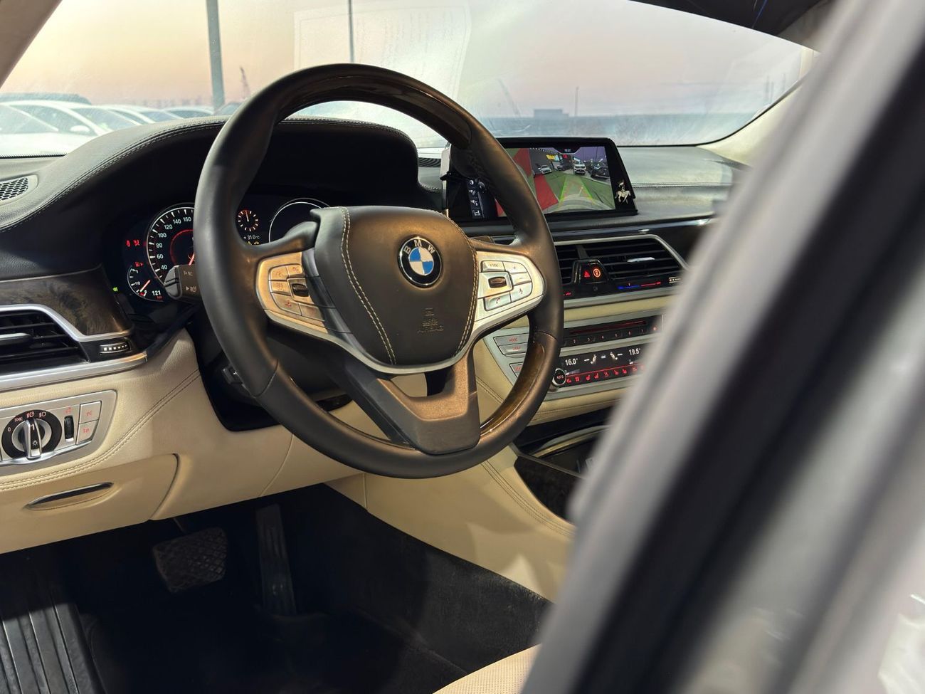 بي أم دبليو 750i 