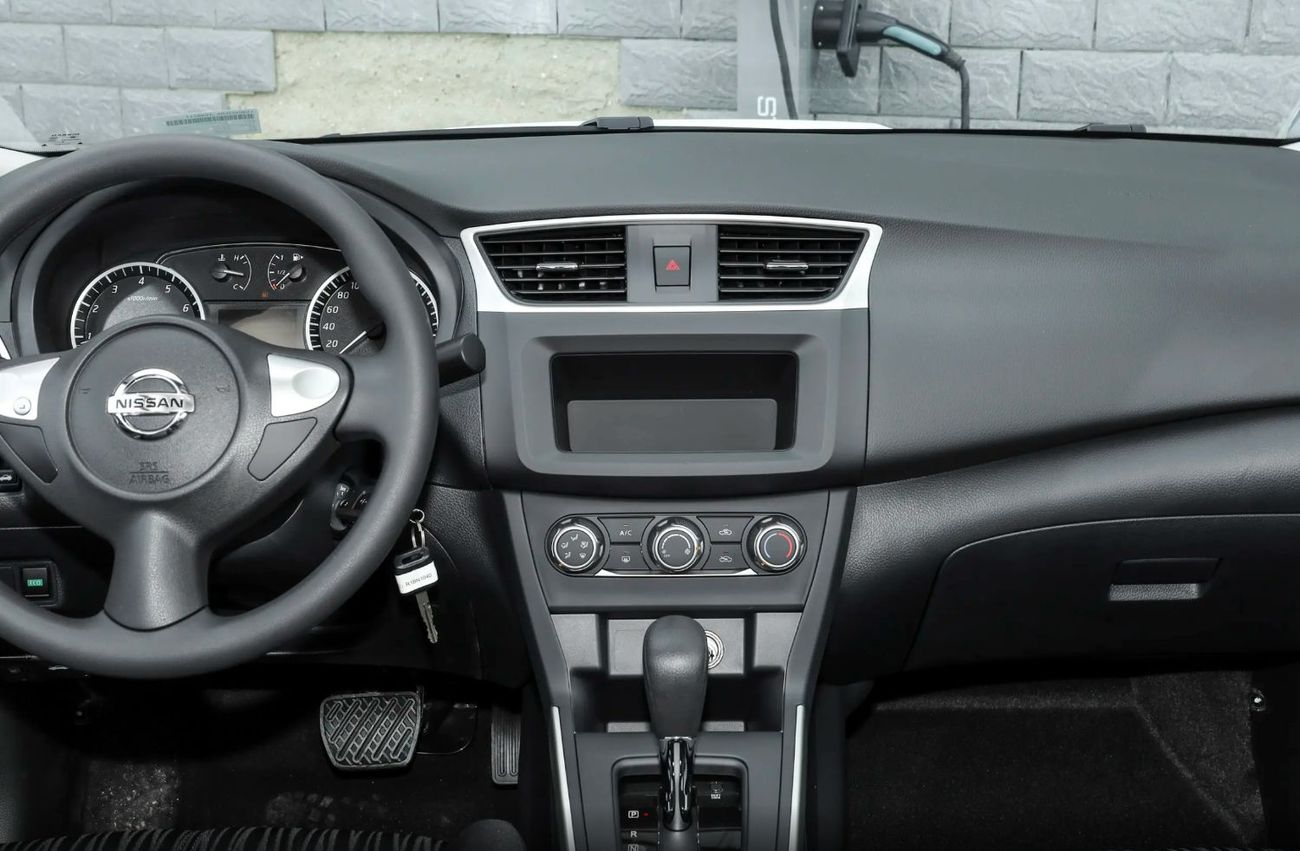 نيسان سيلفي 