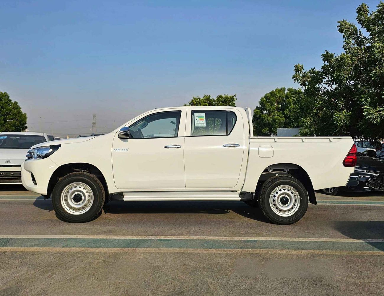 Toyota Hilux DLX-G / NARROW BODY / A/T / 2.7L V4 PETROL / 4WD (CODE # DLX-G)