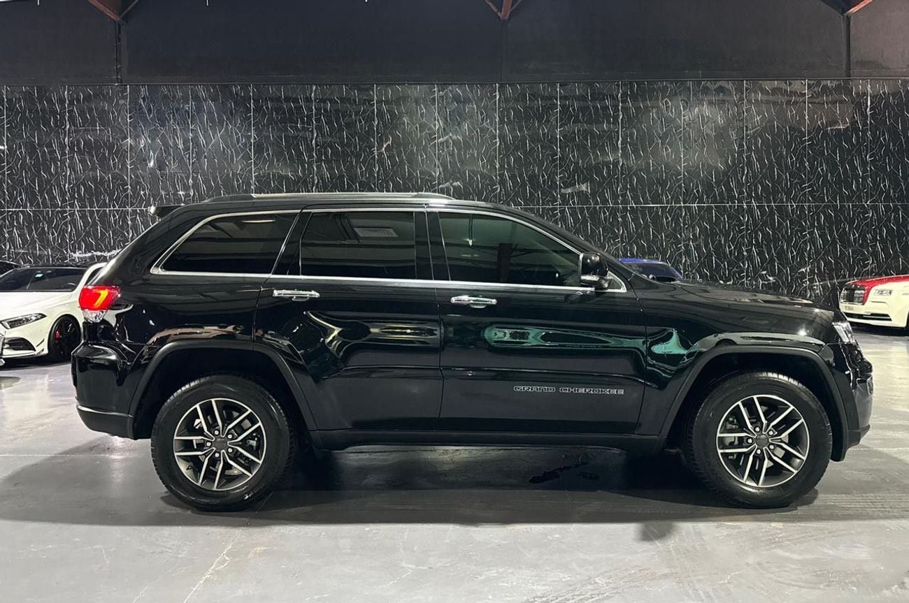جيب جراند شيروكي Jeep Grand Cherokee | 4x4 Limited | Low mileage | Gcc
