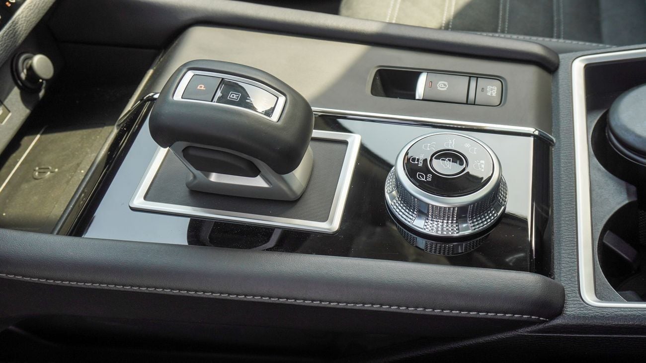 Mitsubishi Outlander Brand New Mitsubishi Outlander HighLine 2025 for Export 2.5L Petrol A/T|White/Black|OUTLANDER-HL-25-