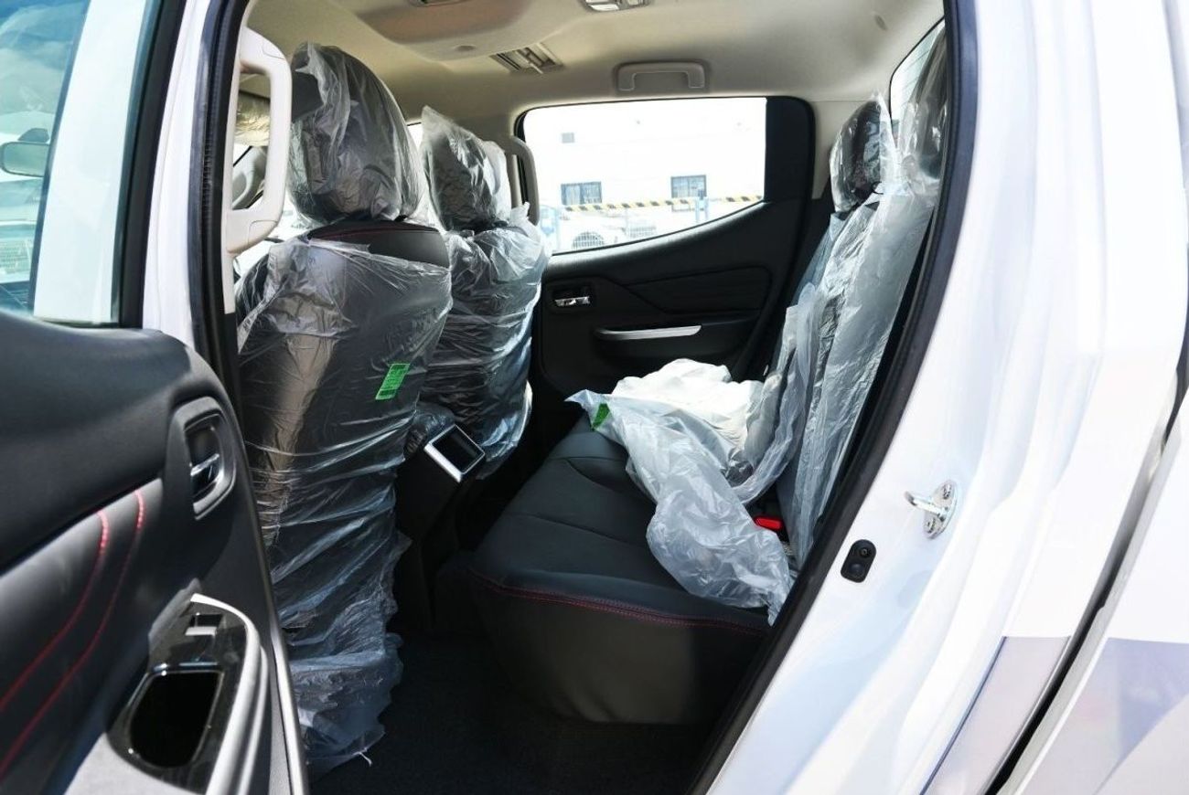 ميتسوبيشي L200 ميتسوبيشي L200 ديزل فل أوبشن أوتوماتيك 2.4 لتر أبيض من الخارج أسود من الداخل