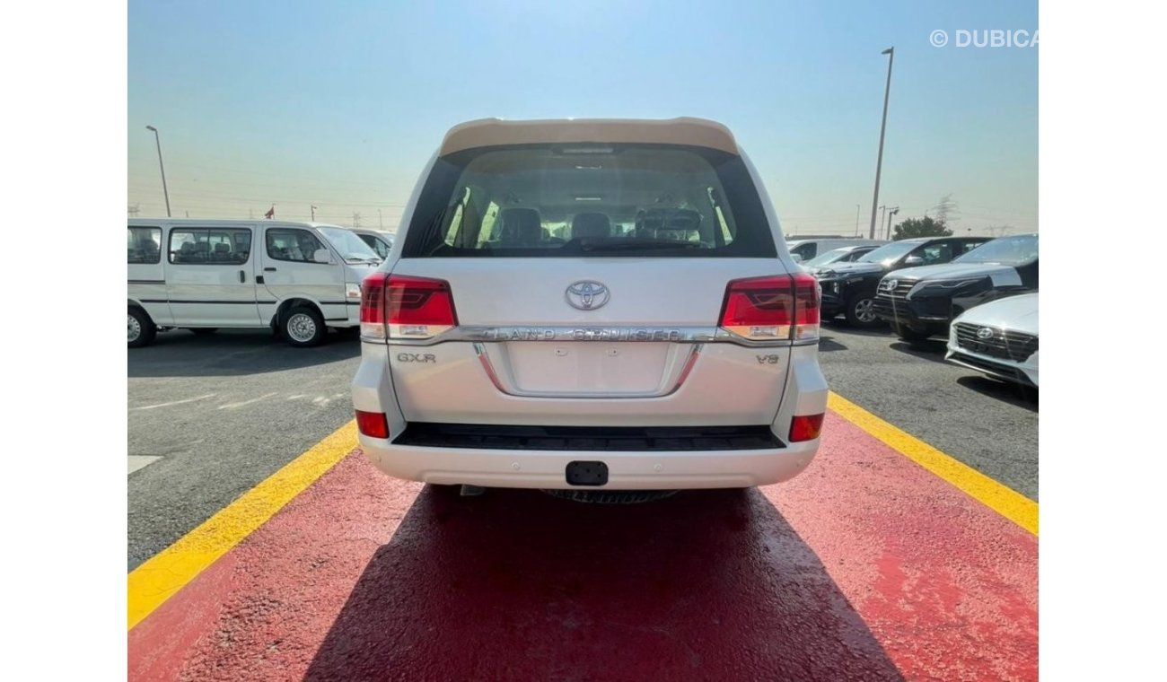 Toyota Land Cruiser Land Cruiser GXR 4.5L Diesel خليجي with Leather Interior Color White Inside Black Model 2021 GCC Spe